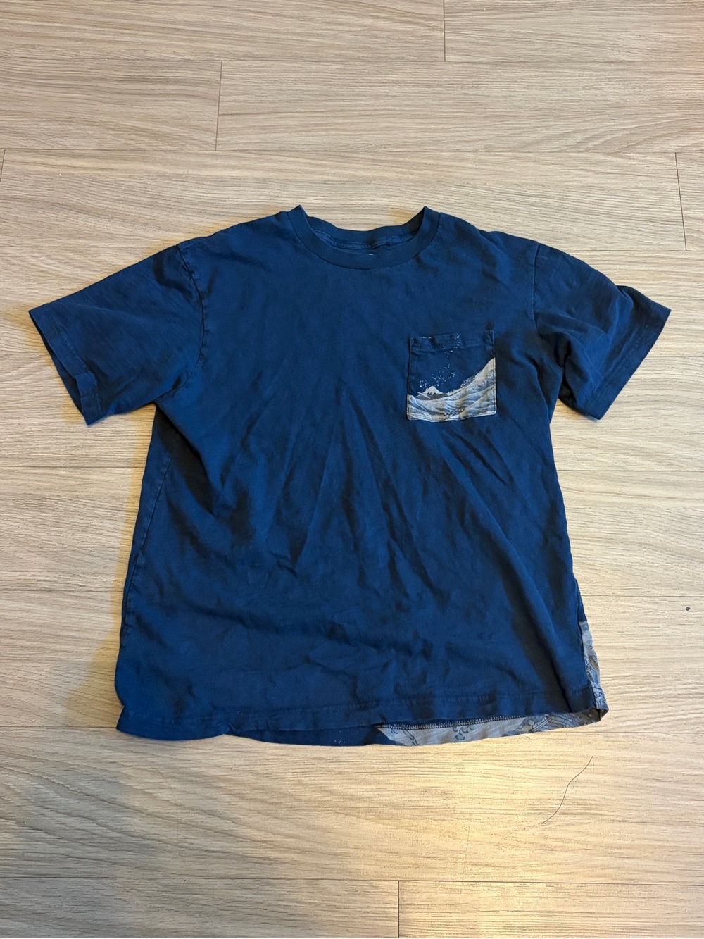 Uniqlo Men's Navy Short Sleeve Pocket Tee with Mountain Print